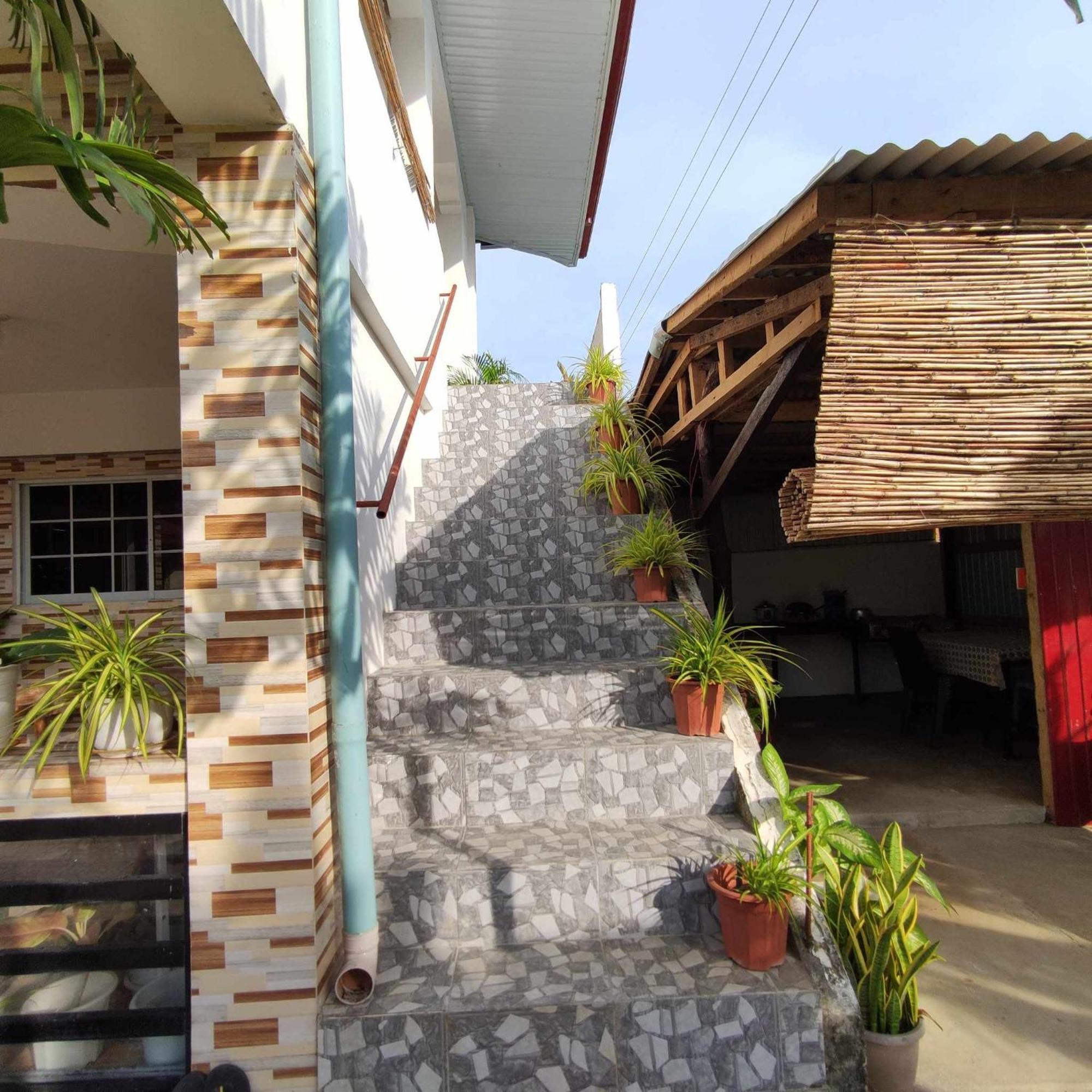 Zia Homestay Burgos  Luaran gambar